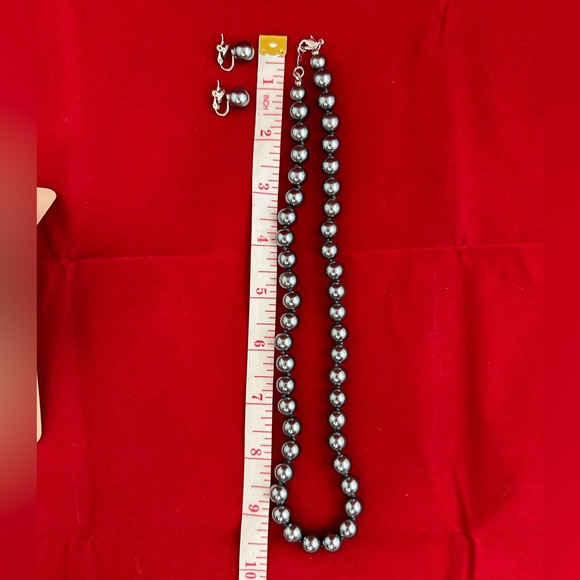 Gray Pearl Clip On Earrings and Necklace Man Made Pearls Jewelry - Picture 7 of 7